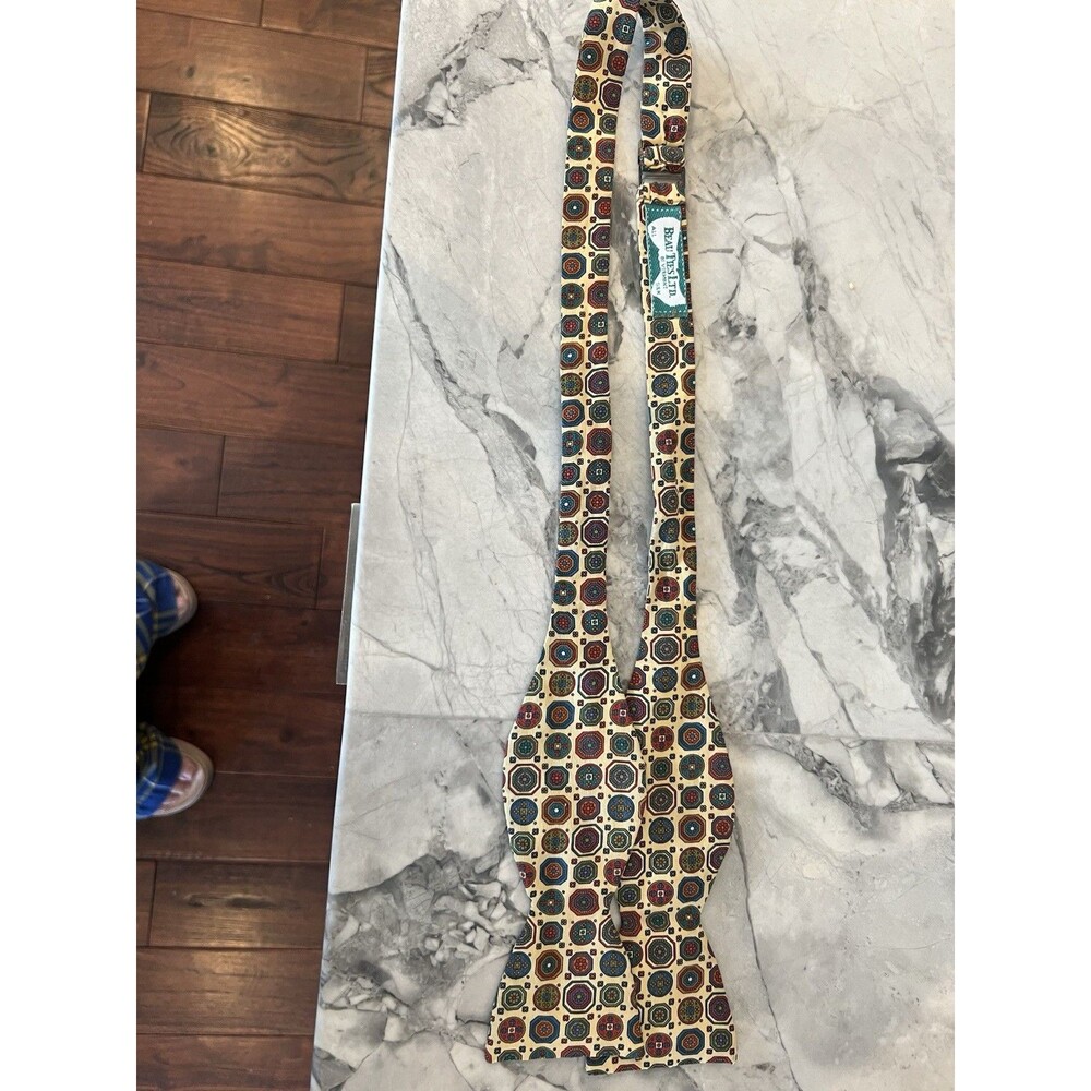 Beau Ties Ltd Vermont Self Tie Bow Tie Silk Geometric Medallion Cream USA